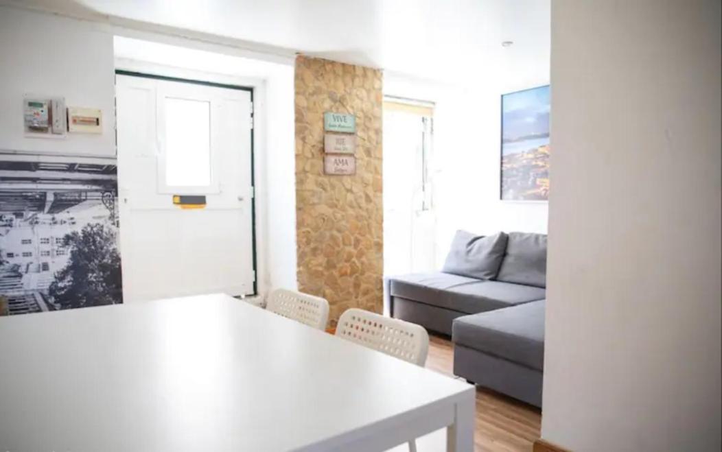 Apartamento Com Terraco E Churrasqueira Apartment Lisbon Bagian luar foto