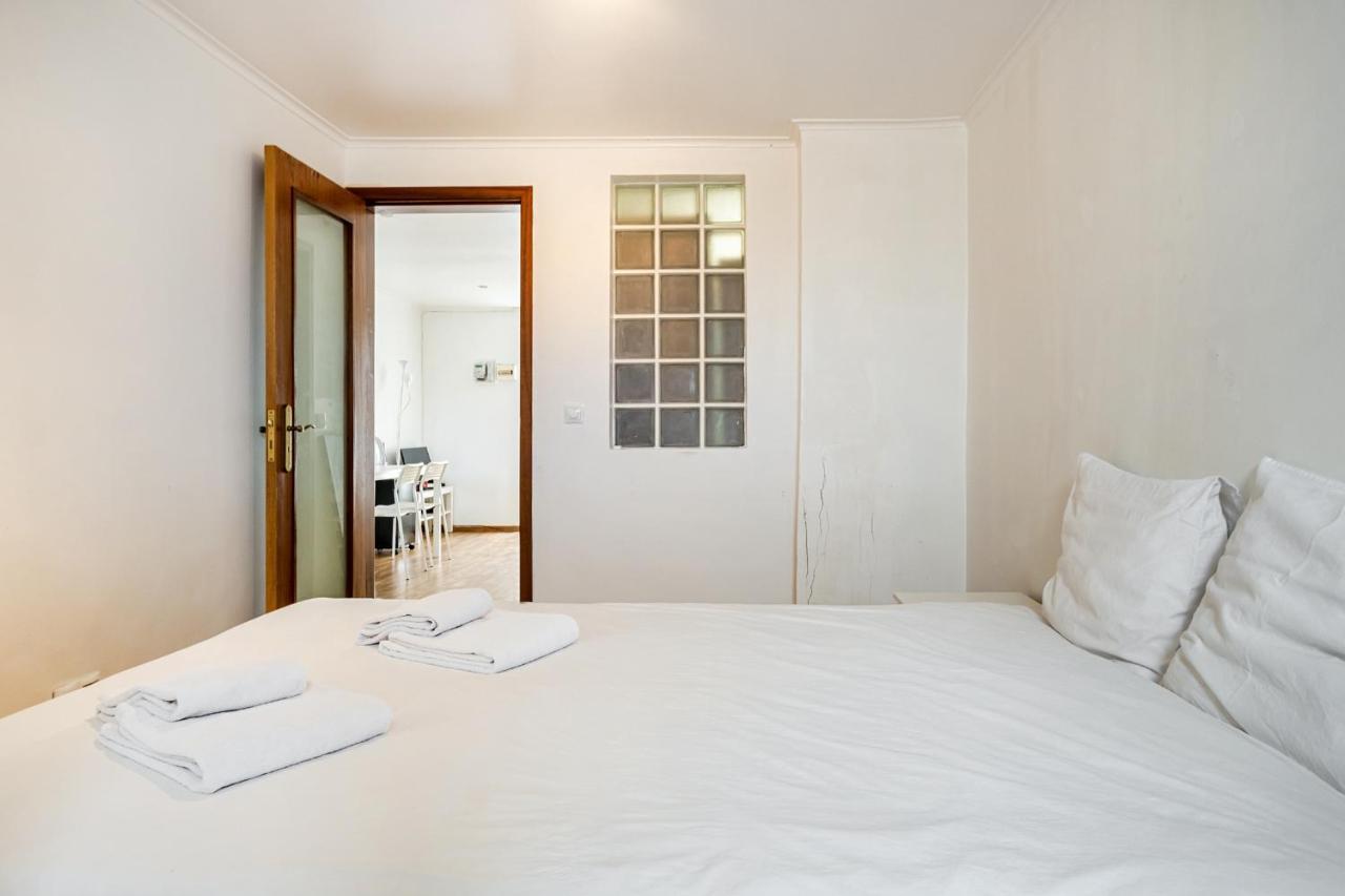 Apartamento Com Terraco E Churrasqueira Apartment Lisbon Bagian luar foto